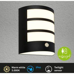 Briloner Wandbuitenlampen BRILONER LED Akku wandlamp Bewegingsmelder Schemersensor Zwart Verwisselbare batterij Verwisselbare voet 18 x 15 x 7 cm Zwart